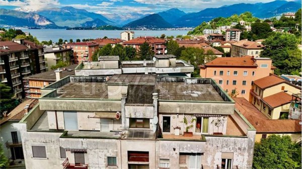appartamento in vendita a Laveno-Mombello in zona Laveno