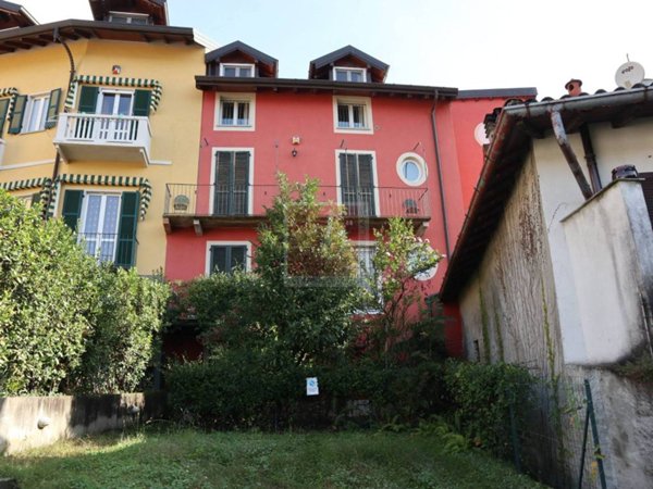 appartamento in vendita a Laveno-Mombello in zona Laveno