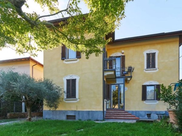 casa indipendente in vendita a Laveno-Mombello in zona Laveno