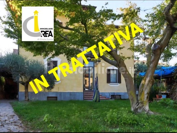 casa indipendente in vendita a Laveno-Mombello in zona Laveno