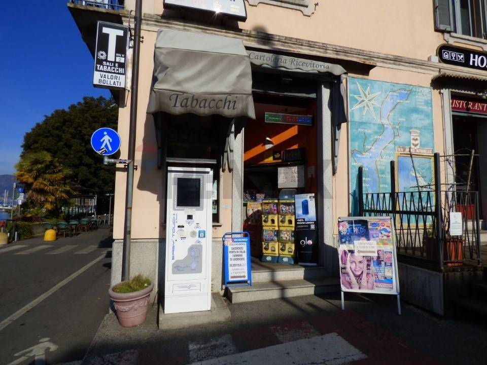 negozio in vendita a Laveno-Mombello in zona Laveno