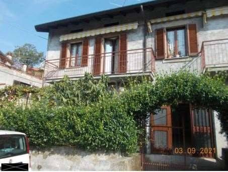 casa indipendente in vendita a Laveno-Mombello in zona Laveno