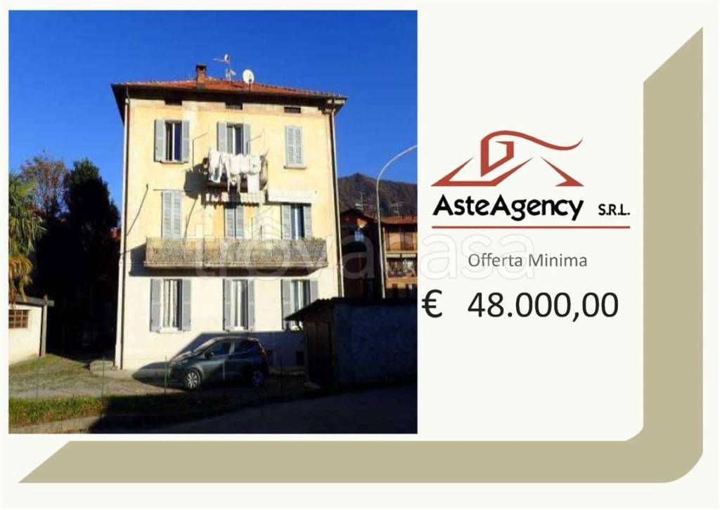appartamento in vendita a Laveno-Mombello in zona Laveno