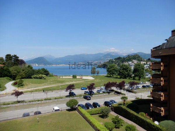 appartamento in vendita a Laveno-Mombello in zona Laveno