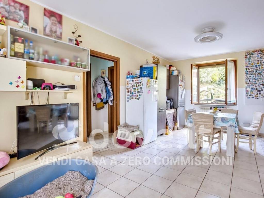 appartamento in vendita a Laveno-Mombello in zona Laveno
