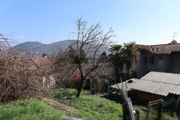 casa indipendente in vendita a Laveno-Mombello in zona Mombello