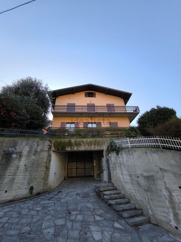 casa indipendente in vendita a Laveno-Mombello