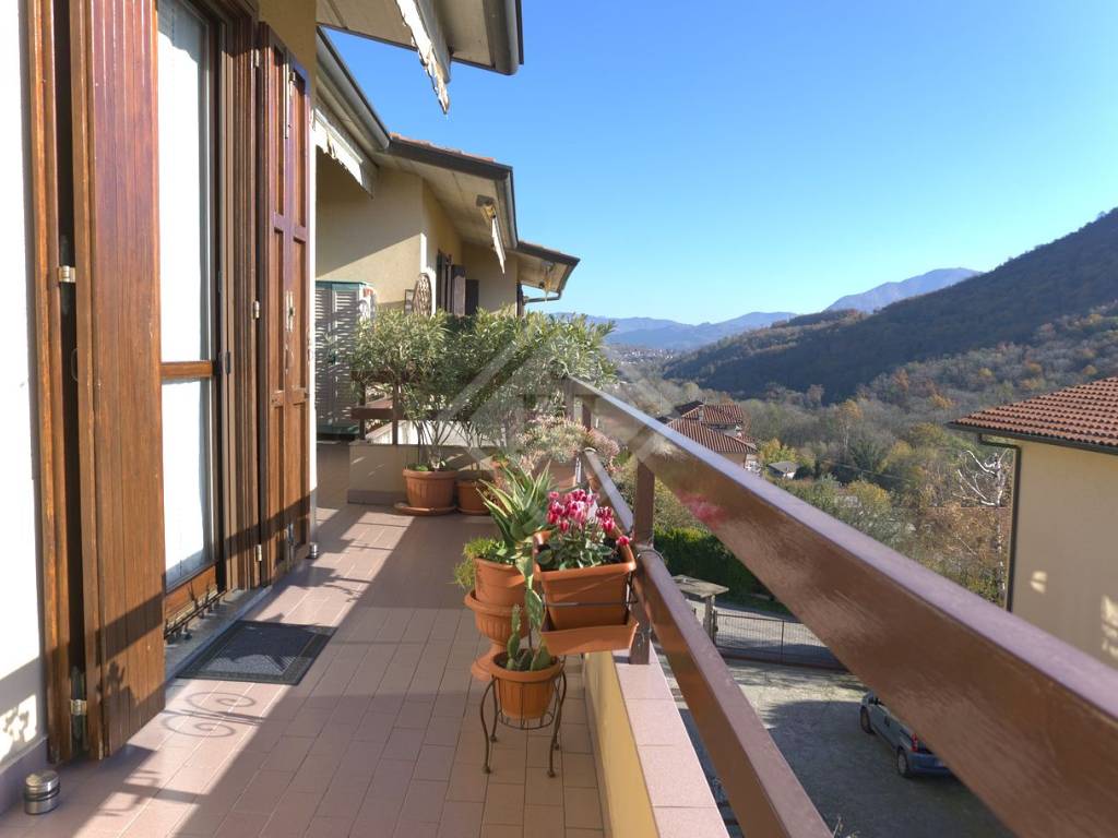 appartamento in vendita a Laveno-Mombello