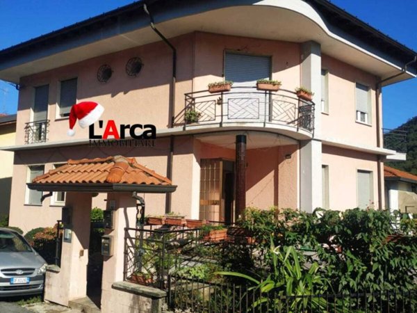 appartamento in vendita a Laveno-Mombello in zona Laveno