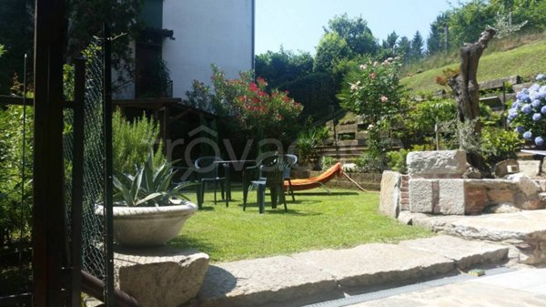 appartamento in vendita a Laveno-Mombello in zona Laveno