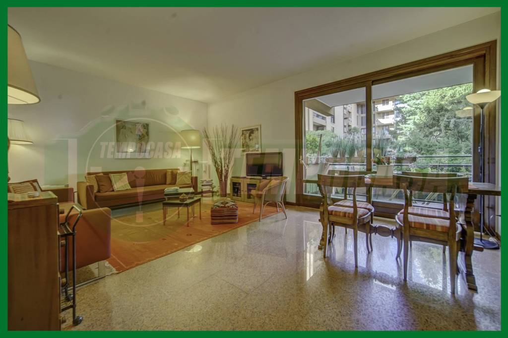 appartamento in vendita a Laveno-Mombello in zona Laveno