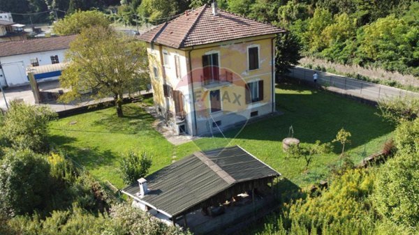 casa indipendente in vendita a Laveno-Mombello