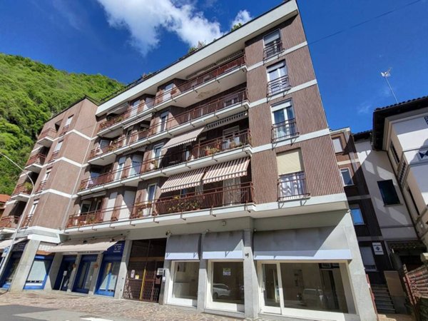 appartamento in vendita a Laveno-Mombello in zona Laveno