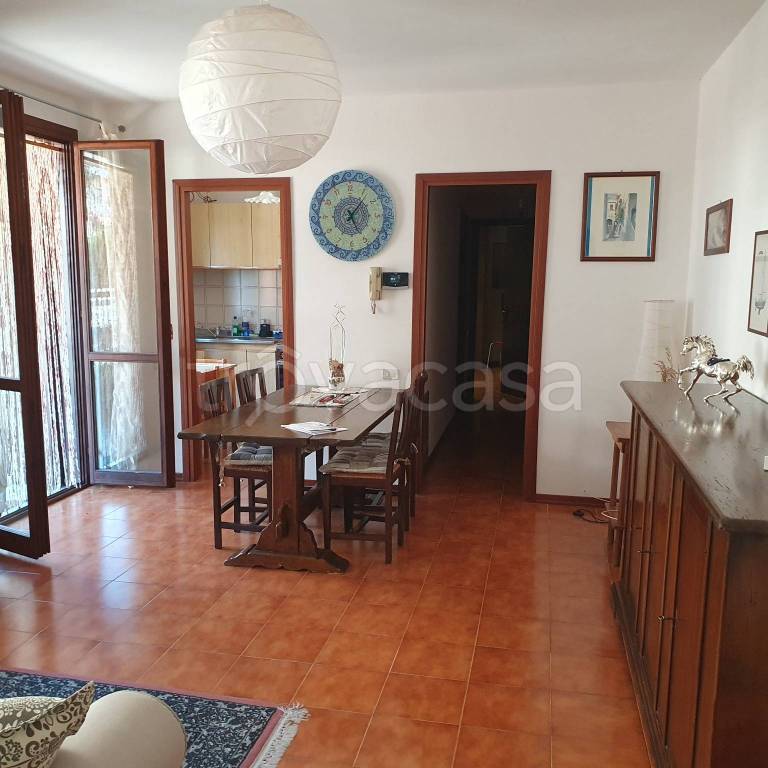 appartamento in vendita a Laveno-Mombello in zona Laveno