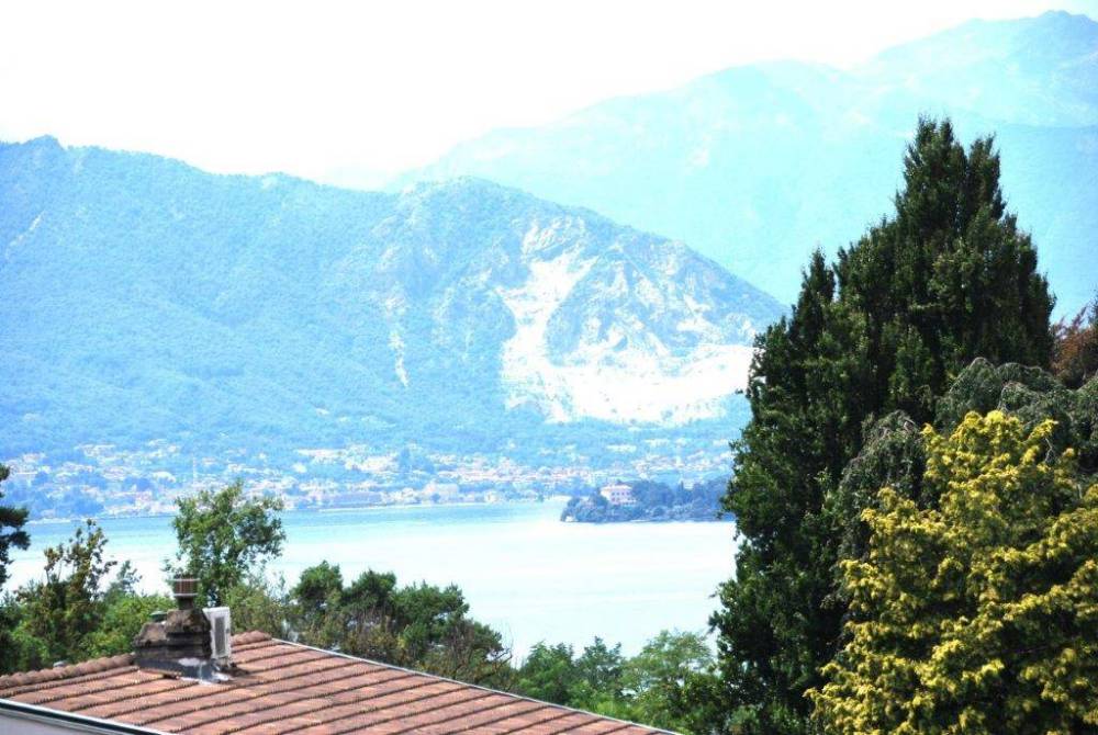 appartamento in vendita a Laveno-Mombello in zona Laveno