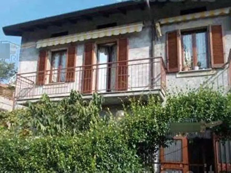 casa indipendente in vendita a Laveno-Mombello