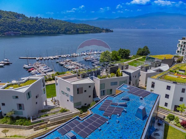 appartamento in vendita a Laveno-Mombello in zona Laveno
