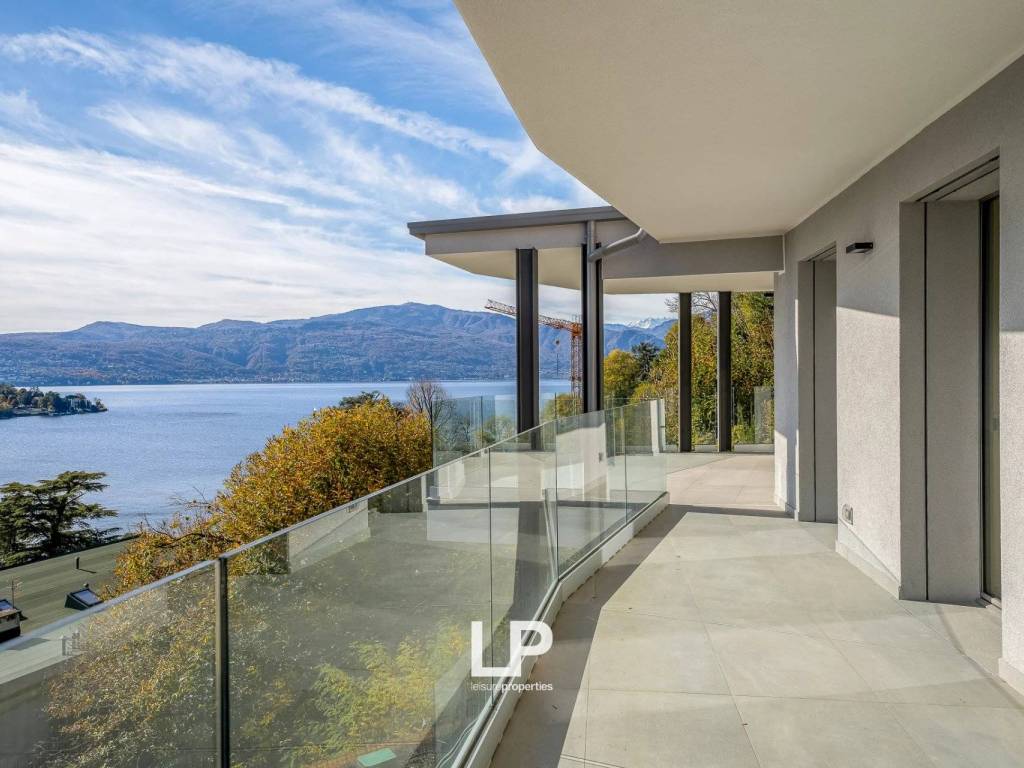 appartamento in vendita a Laveno-Mombello in zona Laveno