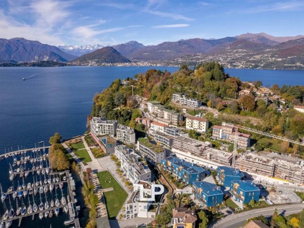 appartamento in vendita a Laveno-Mombello in zona Laveno
