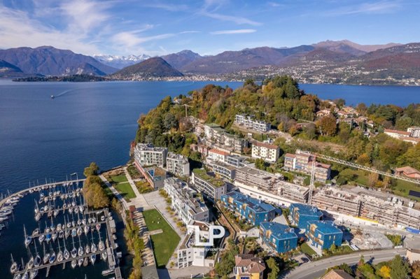 appartamento in vendita a Laveno-Mombello in zona Valdinaca