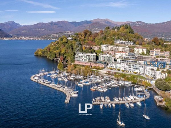 appartamento in vendita a Laveno-Mombello in zona Laveno