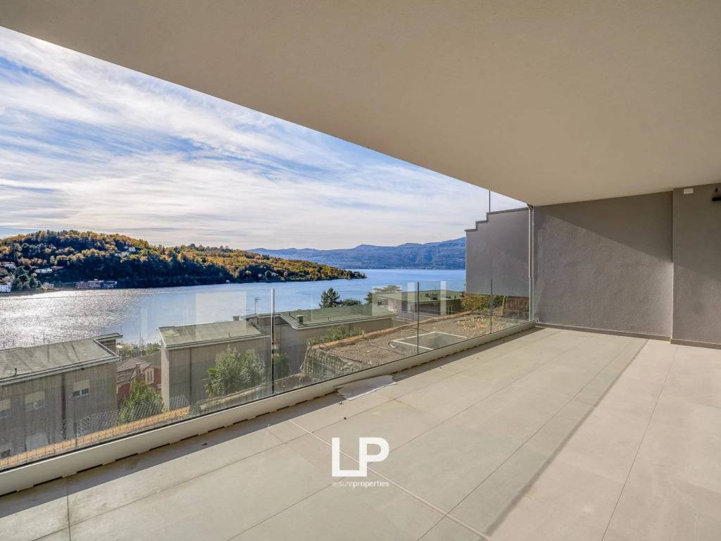 appartamento in vendita a Laveno-Mombello in zona Laveno