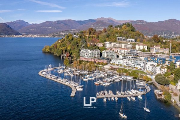 appartamento in vendita a Laveno-Mombello in zona Valdinaca
