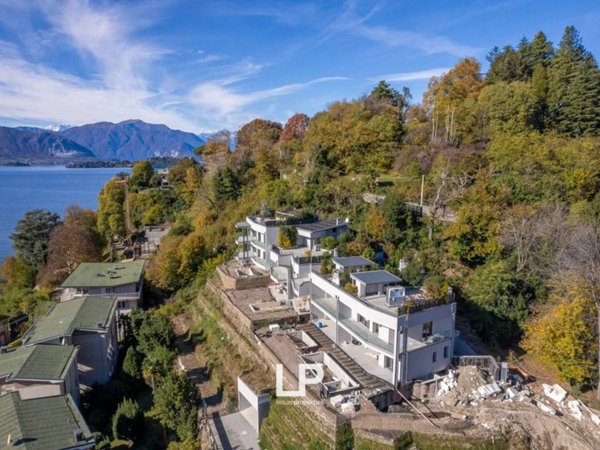 appartamento in vendita a Laveno-Mombello in zona Laveno