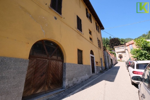 appartamento in vendita a Laveno-Mombello