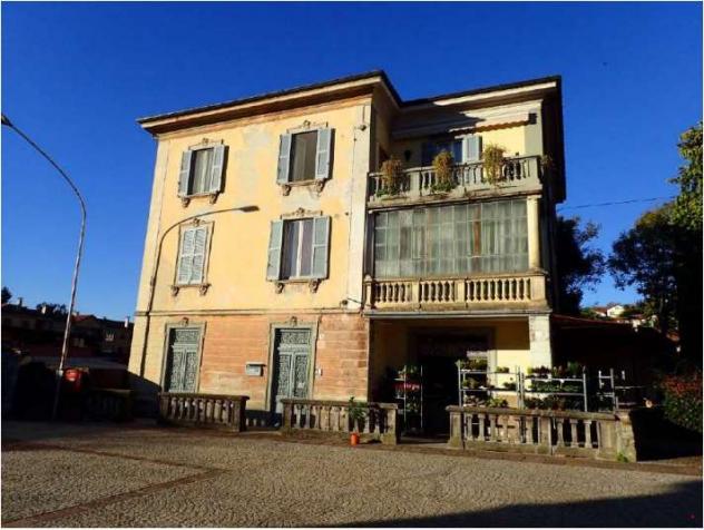 appartamento in vendita a Laveno-Mombello in zona Laveno