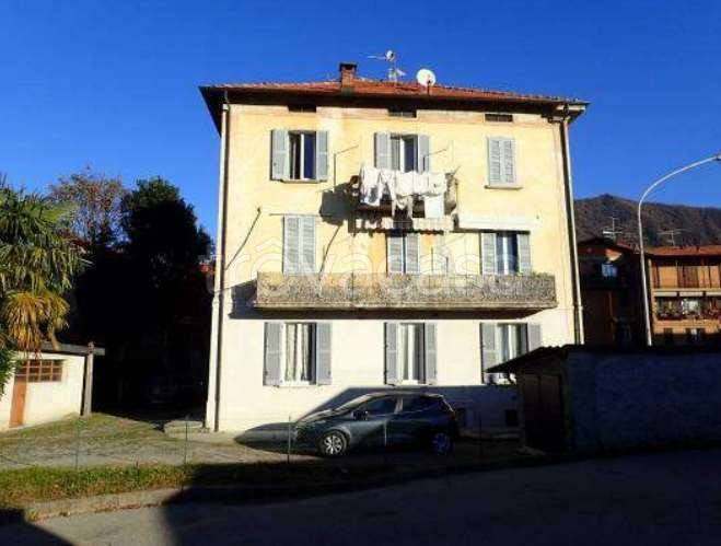 appartamento in vendita a Laveno-Mombello in zona Laveno