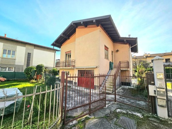 casa indipendente in vendita a Laveno-Mombello