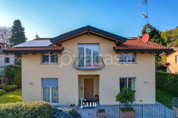 casa indipendente in vendita a Laveno-Mombello in zona Laveno