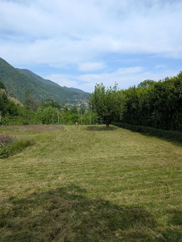casa indipendente in vendita a Laveno-Mombello in zona Mombello