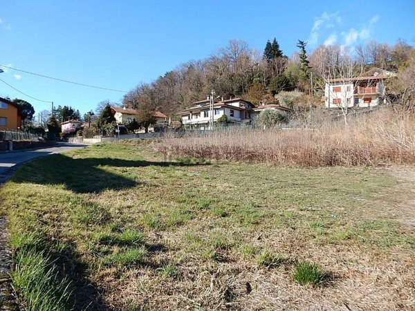 terreno edificabile in vendita a Laveno-Mombello