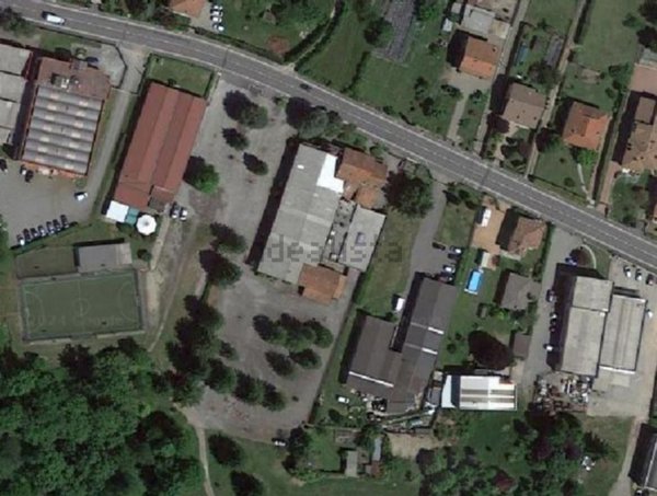 locale di sgombero in vendita a Laveno-Mombello in zona Laveno