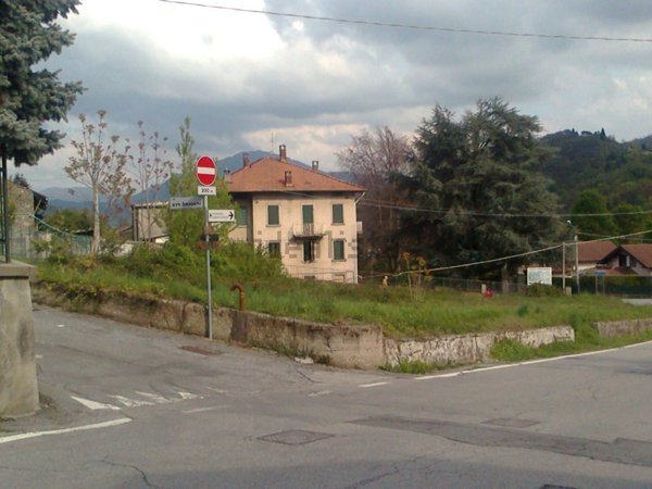 terreno edificabile in vendita a Laveno-Mombello