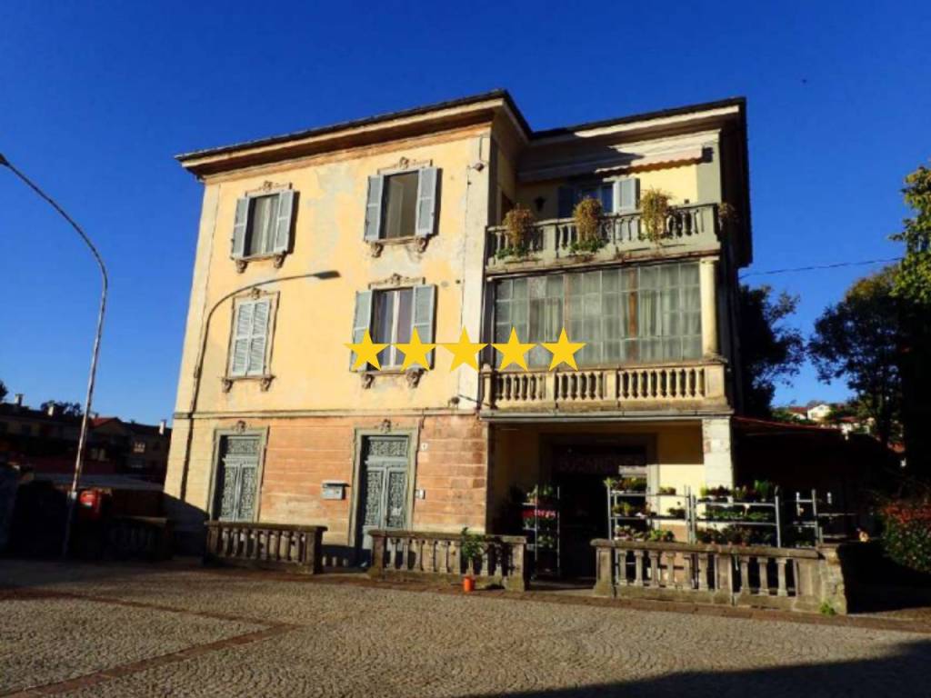 appartamento in vendita a Laveno-Mombello in zona Laveno