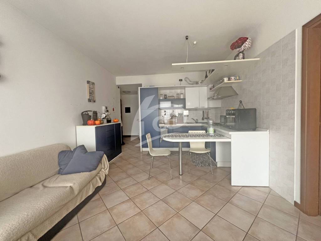 appartamento in vendita a Laveno-Mombello in zona Laveno