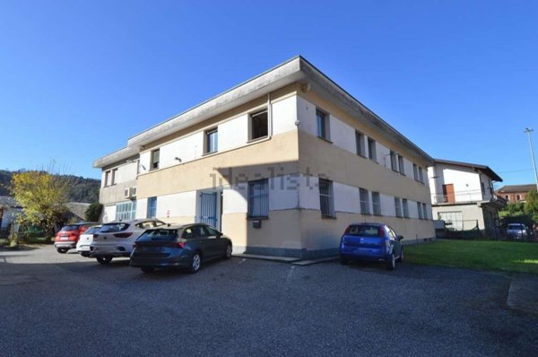 locale di sgombero in vendita a Laveno-Mombello