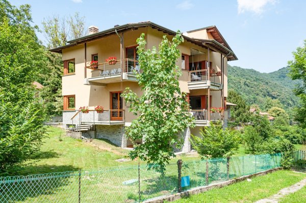 casa indipendente in vendita a Laveno-Mombello