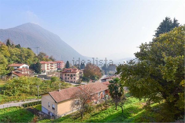 casa indipendente in vendita a Laveno-Mombello in zona Cerro