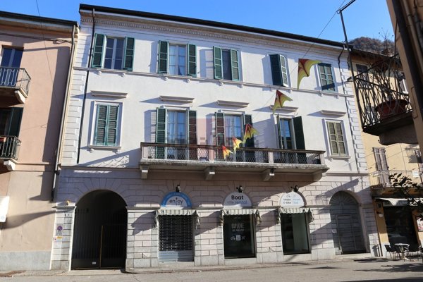 appartamento in vendita a Laveno-Mombello in zona Laveno