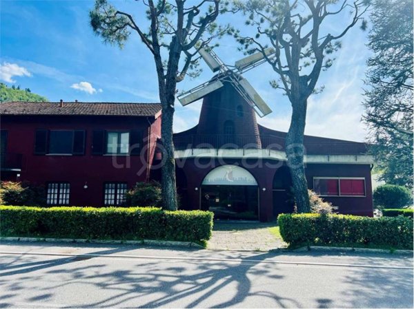 locale commerciale in vendita a Laveno-Mombello in zona Laveno