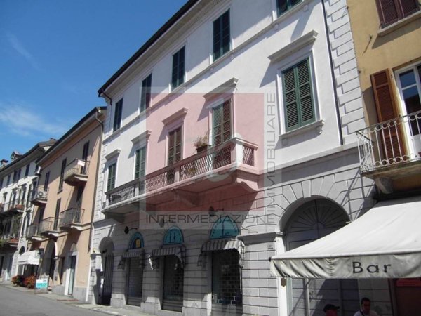 appartamento in vendita a Laveno-Mombello in zona Laveno