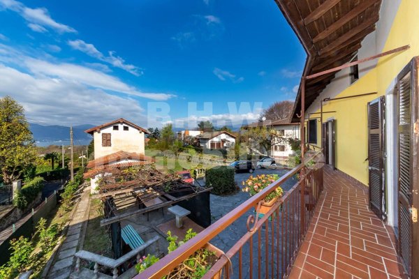 casa indipendente in vendita a Laveno-Mombello