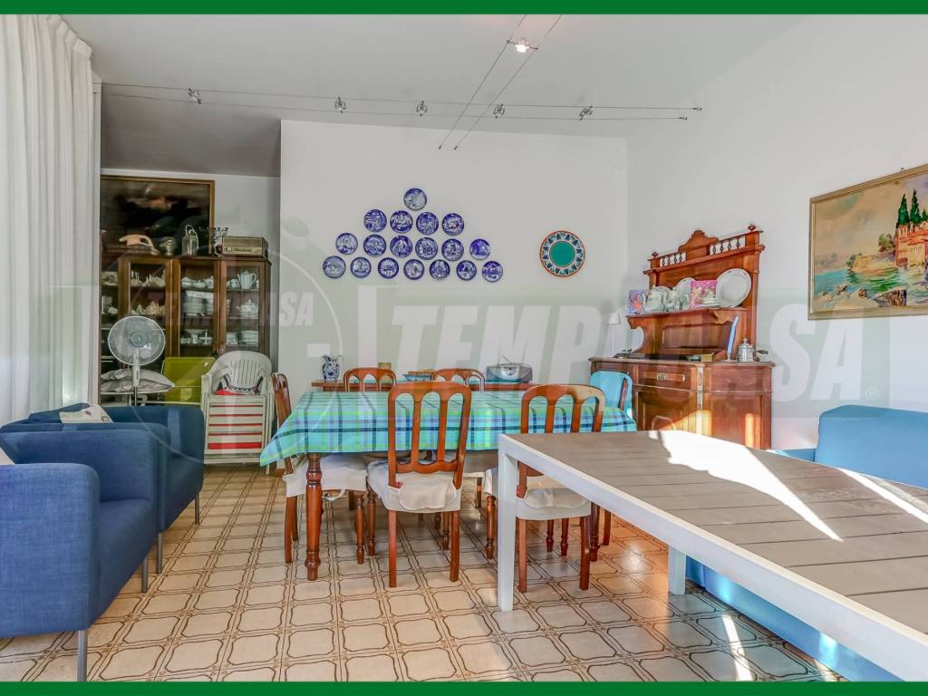 appartamento in vendita a Laveno-Mombello in zona Laveno