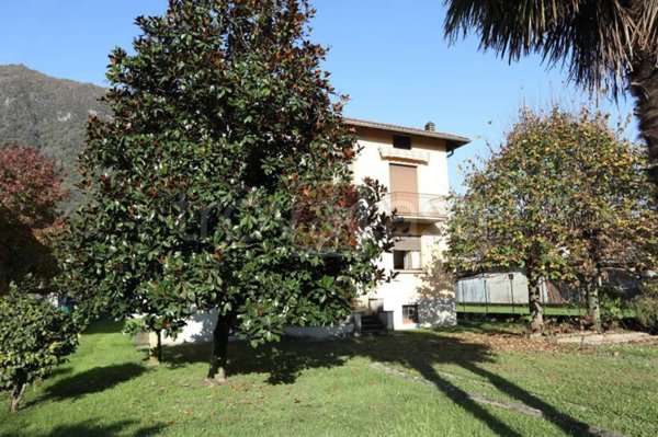 casa indipendente in vendita a Laveno-Mombello in zona Mombello