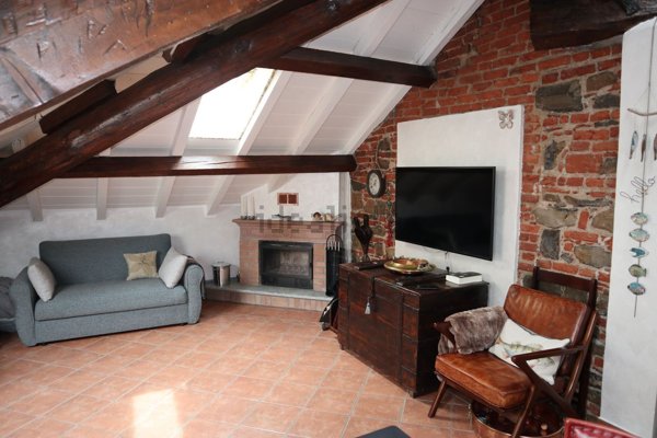 appartamento in vendita a Laveno-Mombello in zona Laveno