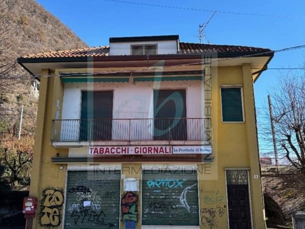 casa indipendente in vendita a Laveno-Mombello in zona Laveno